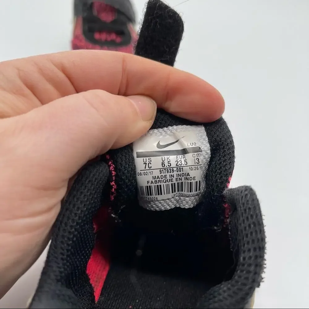 Nike Flex Contact, Youth Sneakers, Size 7C. In good used condition!